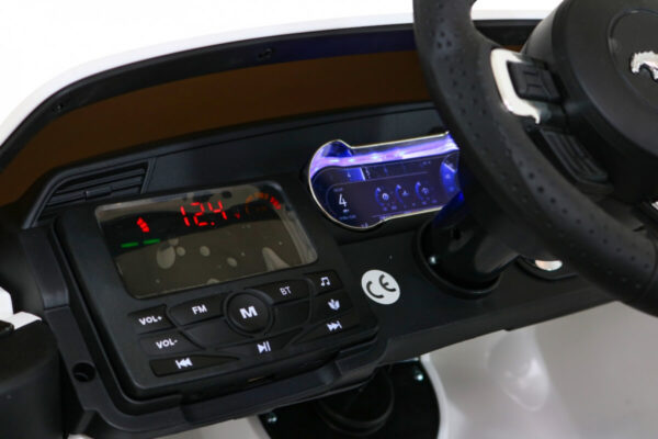 Masinuta electrica pentru copii Ford Mustang GT (2038) Alb
